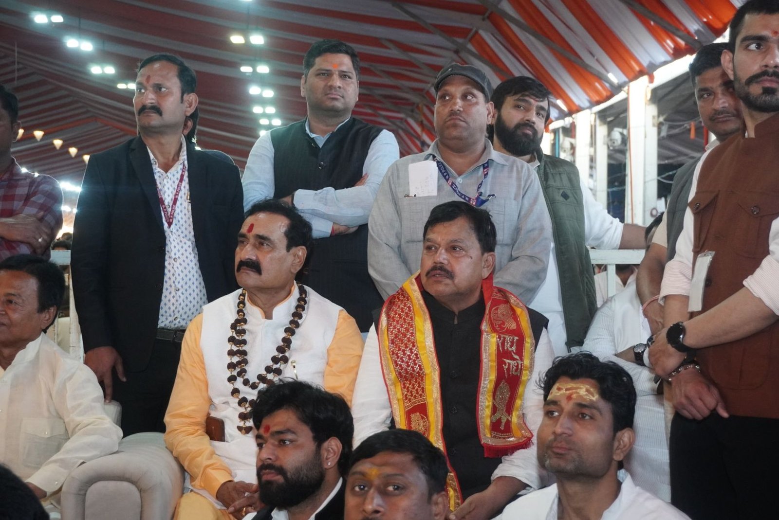 नवग्रह शक्ति पीठ, डबरा में आयोजित प्राण-प्रतिष्ठा महोत्सव के पावन अवसर पर मध्यप्रदेश सरकार के ऊर्जा मंत्री आदरणीय श्री प्रद्युम्न सिंह तोमर जी के आगमन पर उनका हार्दिक स्वागत किया गया।
उनकी गरिमामयी उपस्थिति से आयोजन की शोभा और भी बढ़ गई तथा समस्त भक्तगणों में उत्साह एवं श्रद्धा का संचार हुआ।

🙏 जय नवग्रह देव | लोककल्याण की भावना 🙏