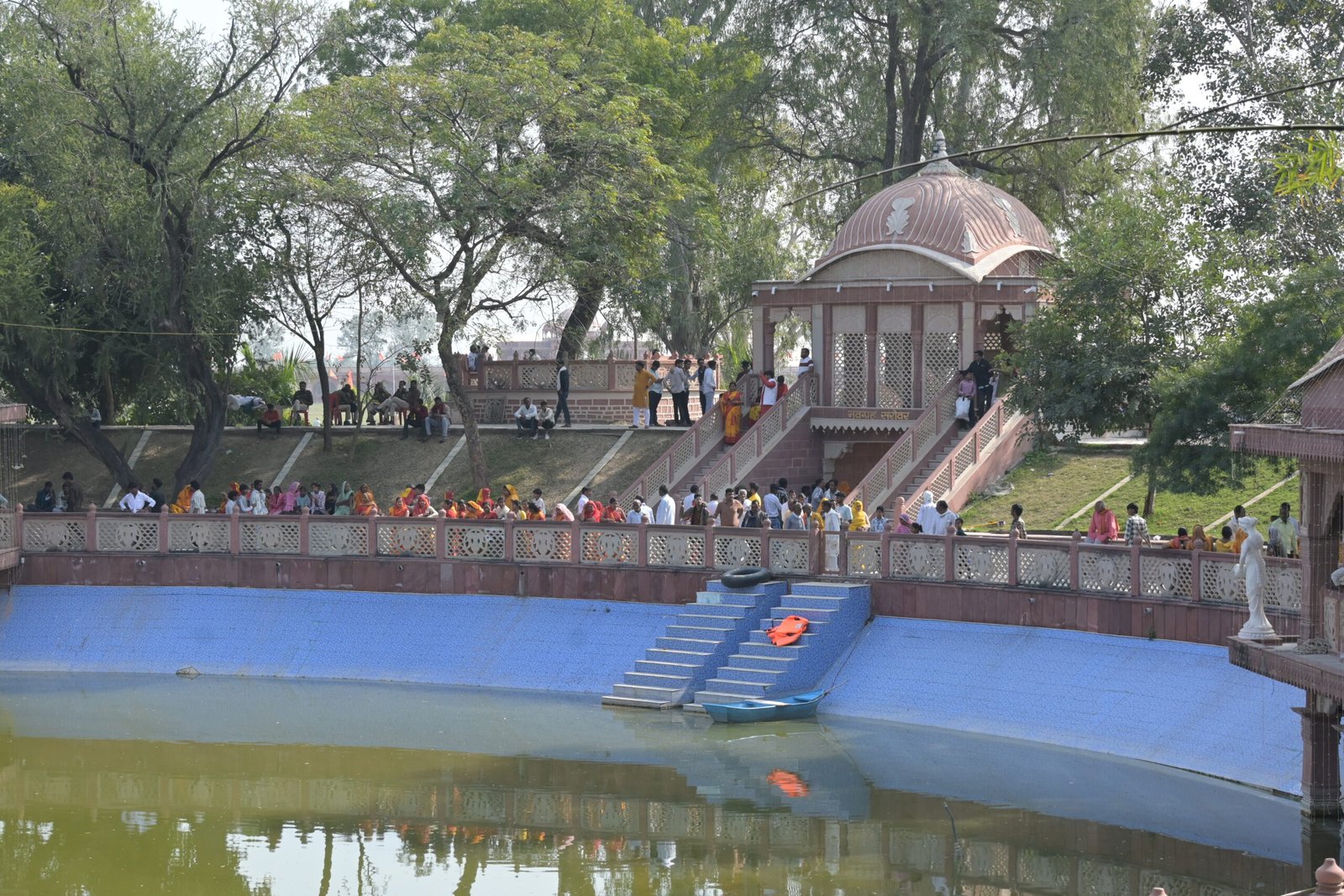navagraha-mandir-dabra Pond
