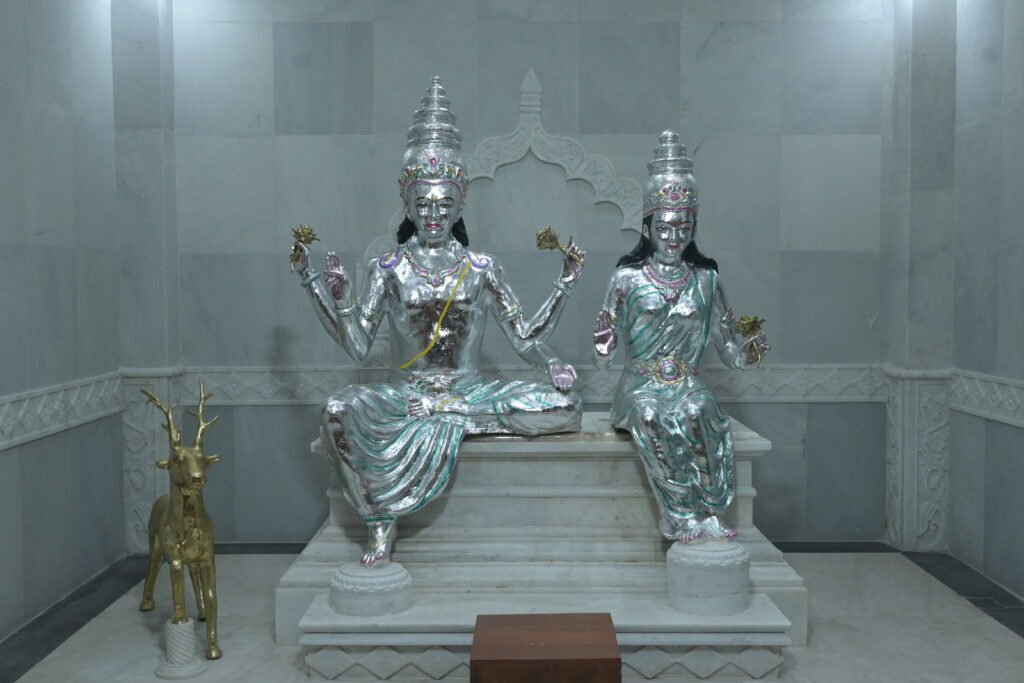 Chandra Grah (Moon) idol at Navgraha Shakti Peeth Dabra Madhya Pradesh चंद्र ग्रह (Moon) की प्रतिमा – नवग्रह शक्तिपीठ डबरा